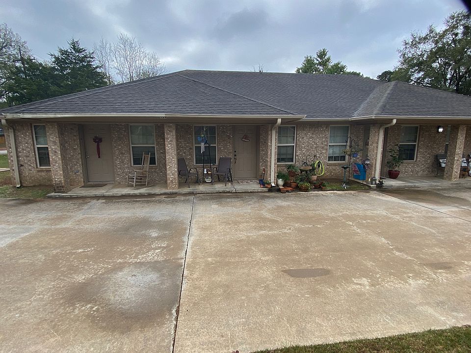 1st image of 105 Live Oak Cir #1