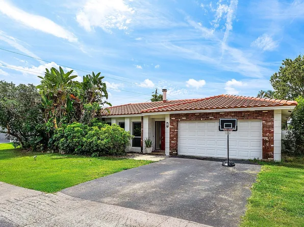 2 Tam O Shanter Ln, Boca Raton, FL 33431
