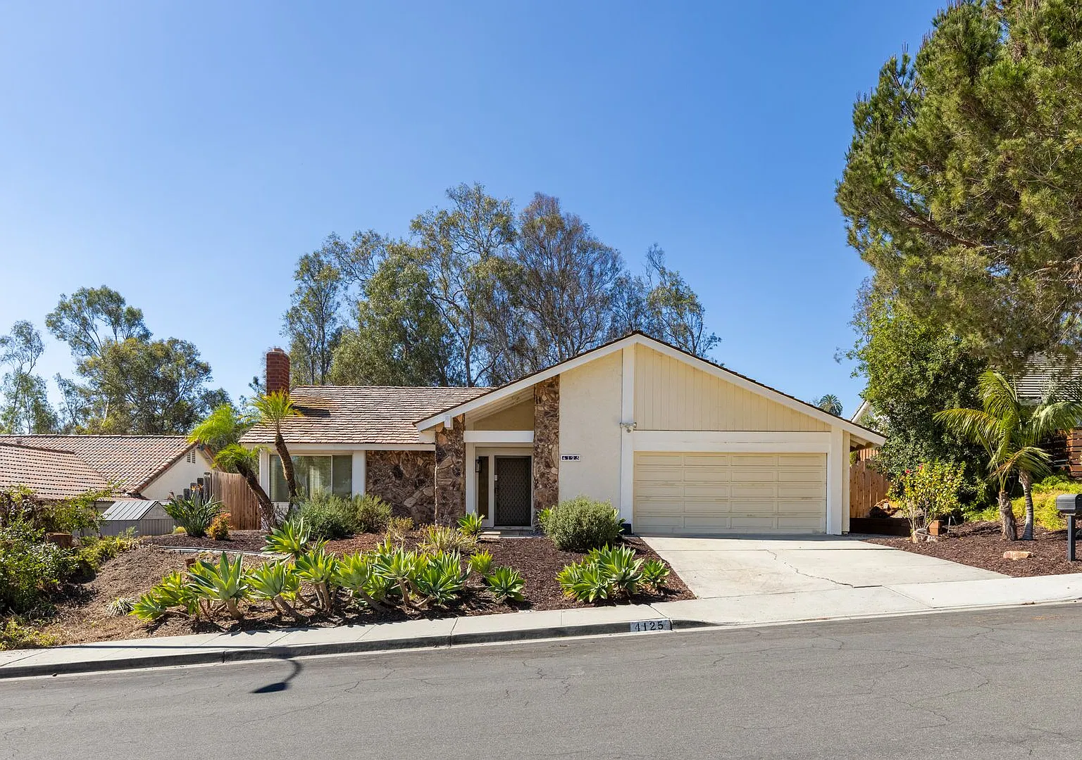Refreshed 4Bd/2Ba Single Story Carlsbad Home! New carpet! Call to schedule showing! — Photo 1