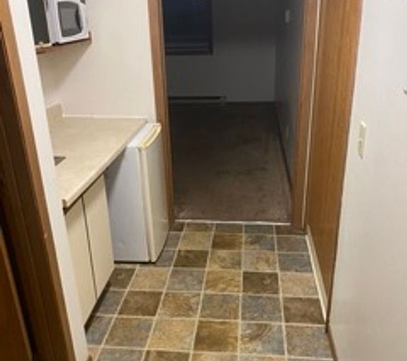 1st image of 911 W 3rd St #106A