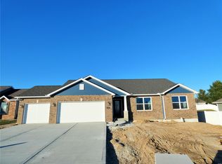 1007 Creekside Dr, Waterloo, IL 62298