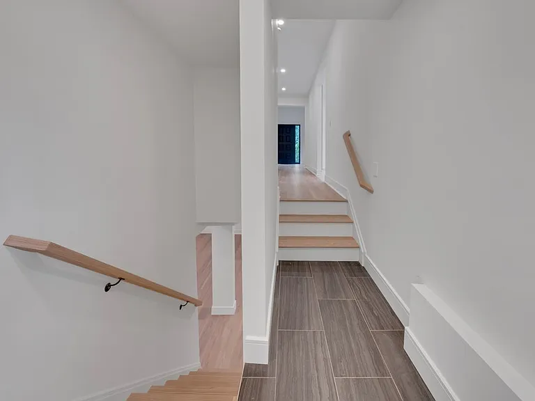 20 Lexington Ave — Photo 8