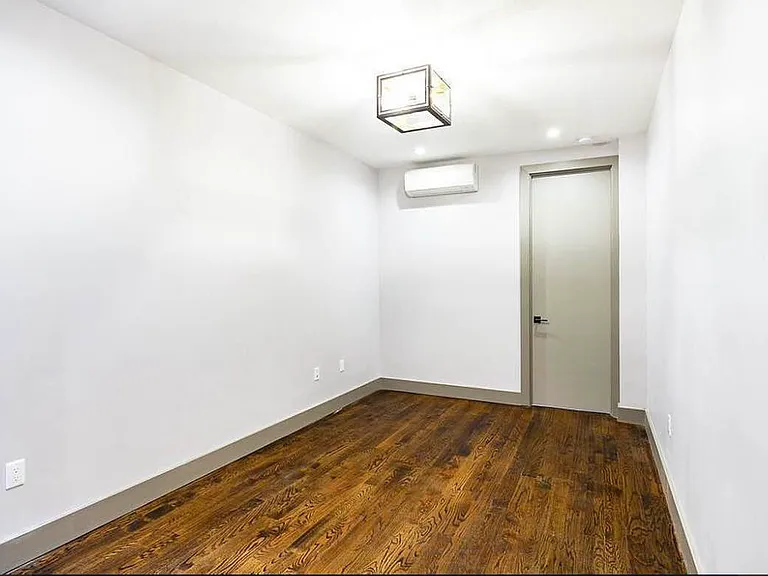 1713 Gates Ave #1R — Photo 10