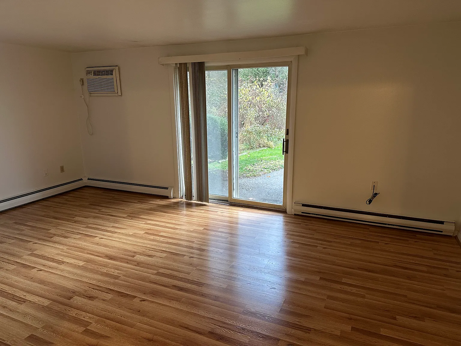 2 bed, 870 sqft, $1,600 — Photo 4