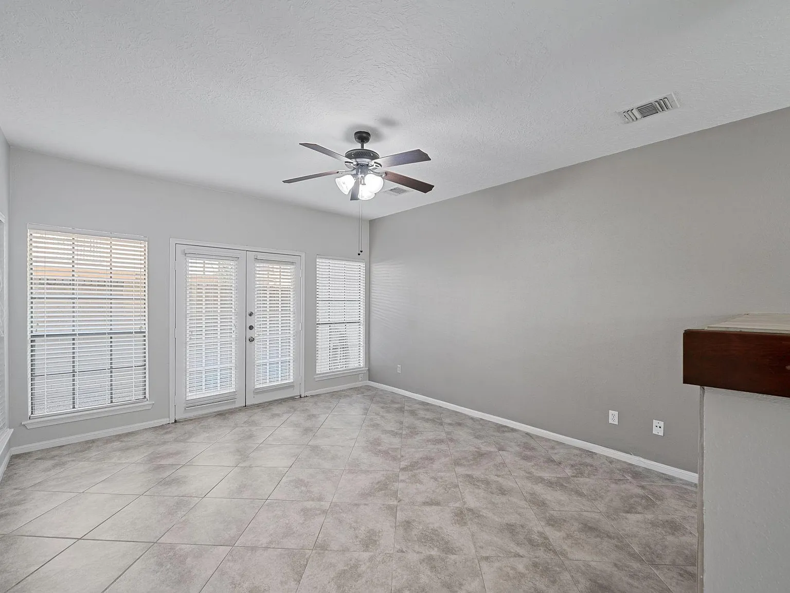 2 bed, 2.5 bath, 1351 sqft, $1,790 — Photo 3