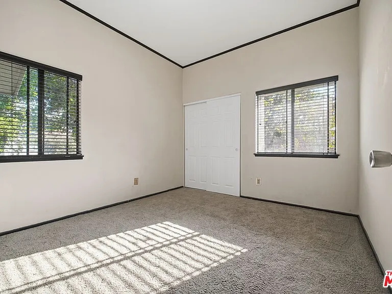 Willowcrest Ln — Photo 17