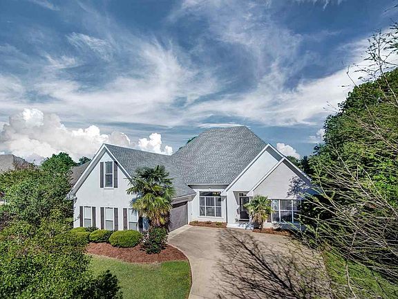 3rd image of 221 Woodland Brook Dr