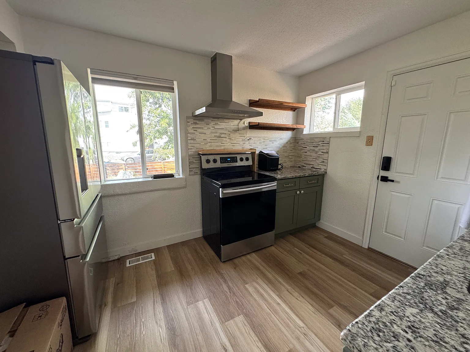 2 bed, 700 sqft, $2,450 — Photo 4