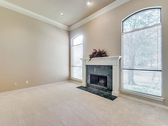 5th image of 2100 Creekside Cir S