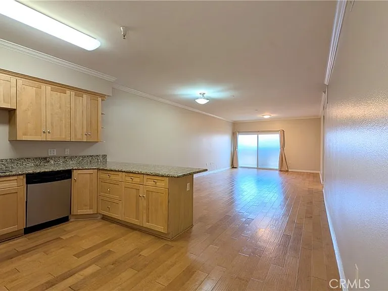 214 S Alexandria Ave #102 — Photo 3