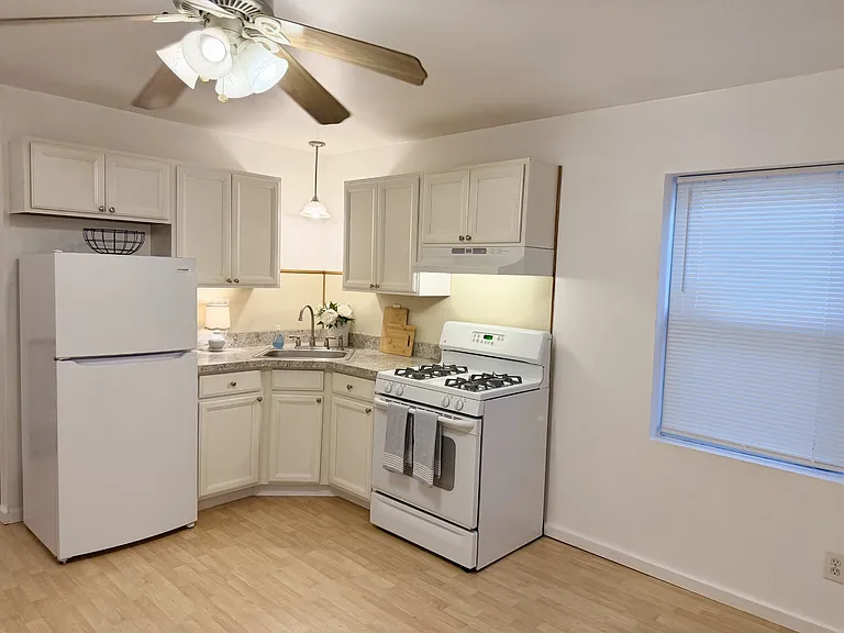 1006 Main St #A — Photo 12