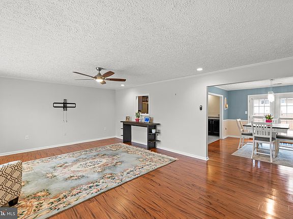 5th image of 113 Country Club Cir