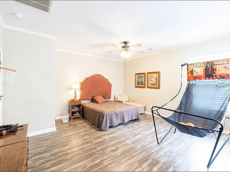 Upstairs Bedroom #4