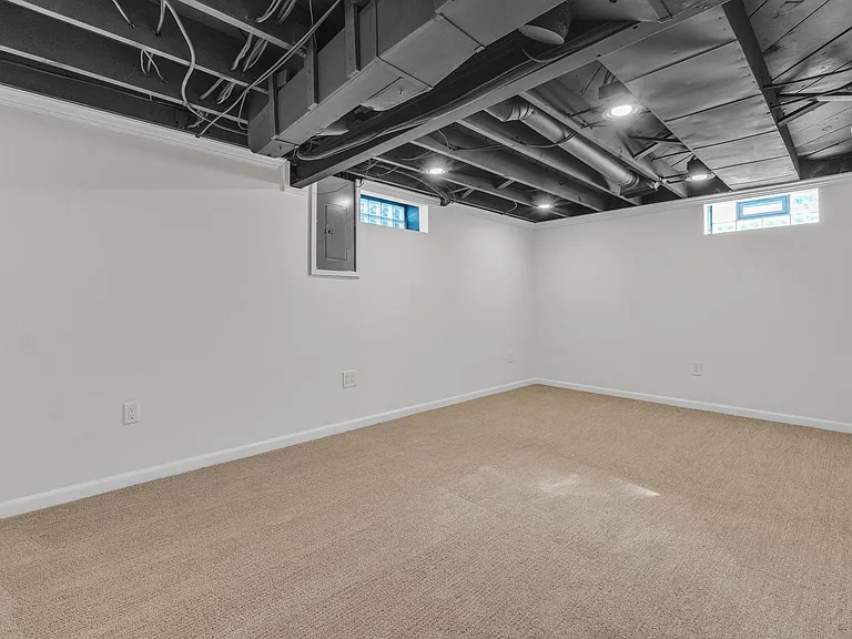 2711 Dorchester Rd — Photo 34