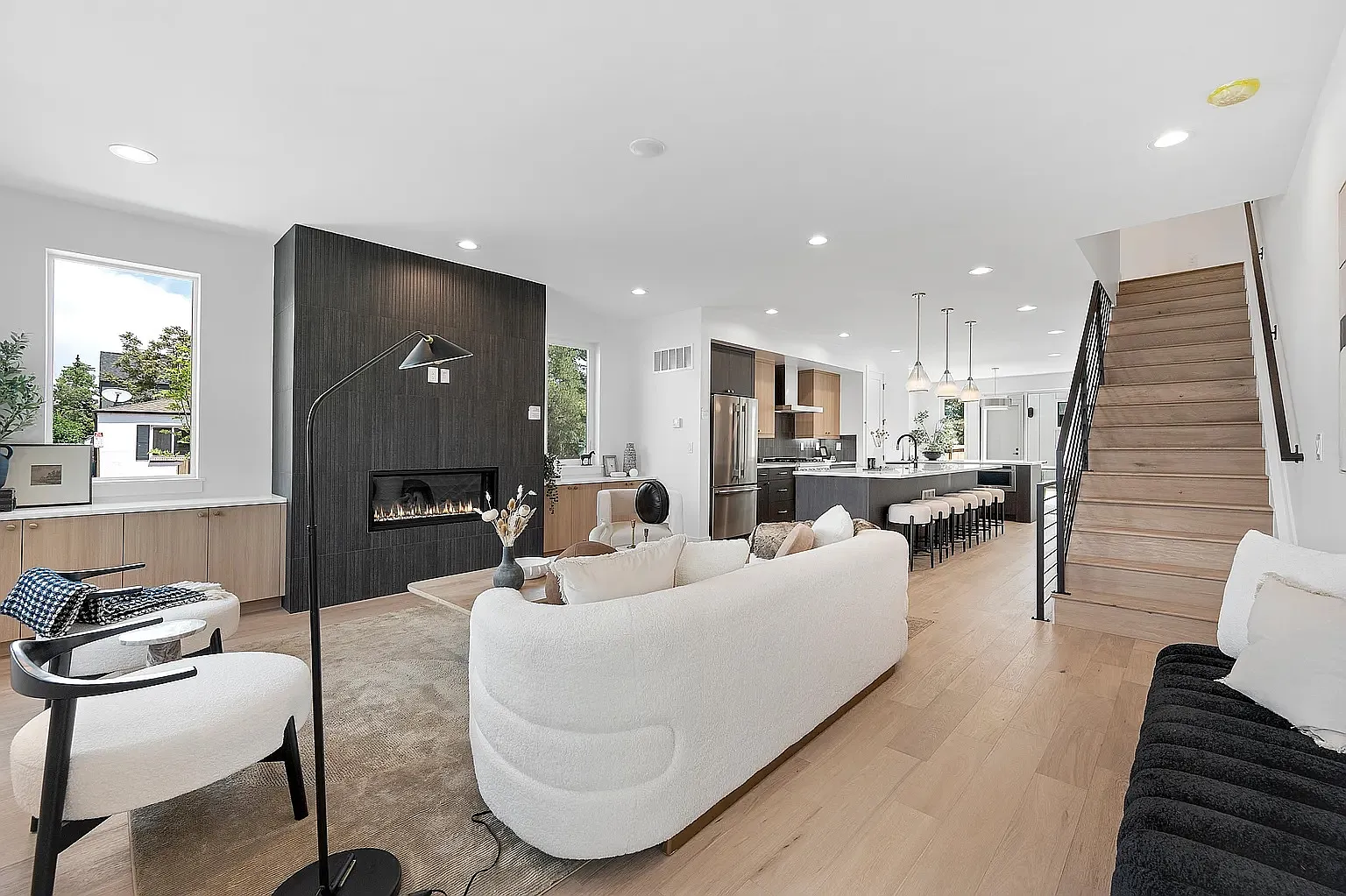 4 bed, 2350 sqft, $5,000 — Photo 3