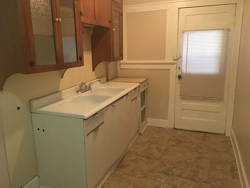 2nd image of 2423 NW 20th St