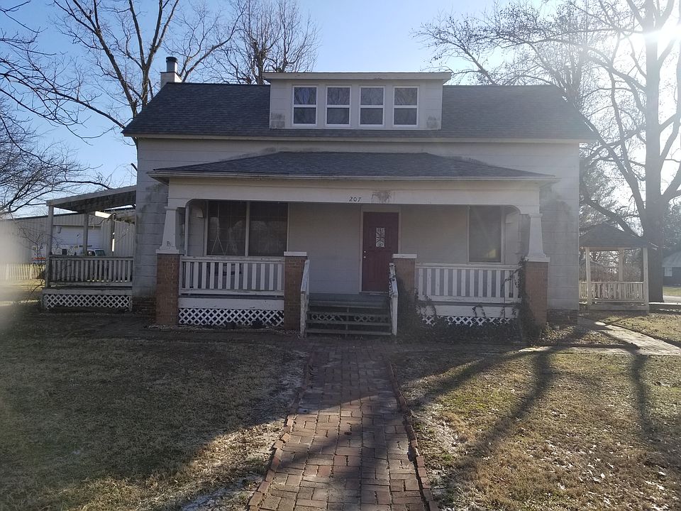 1st image of 207 W Mascoutah St