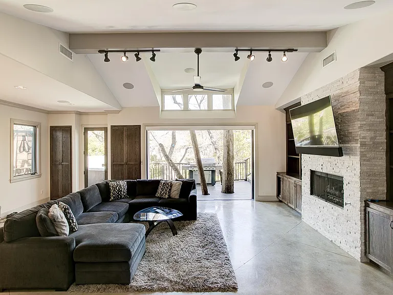 6688 Yosemite Ln — Photo 3