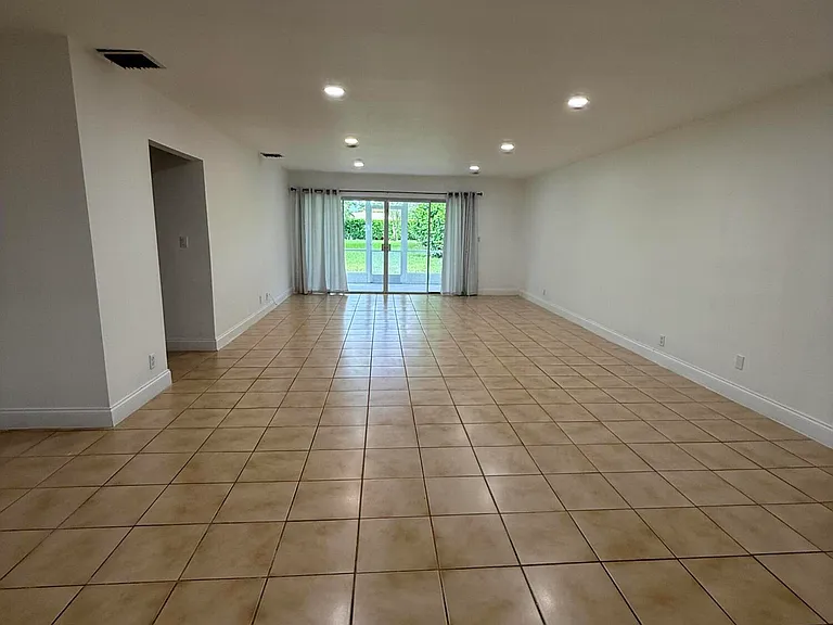 96 Del Rio Blvd — Photo 11