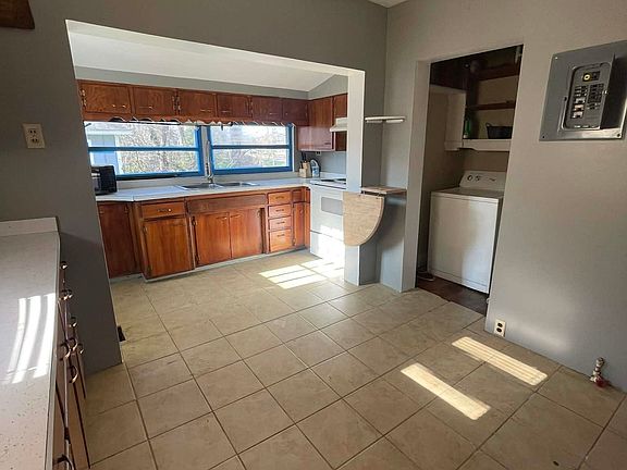 2nd image of 318 Wadkins St