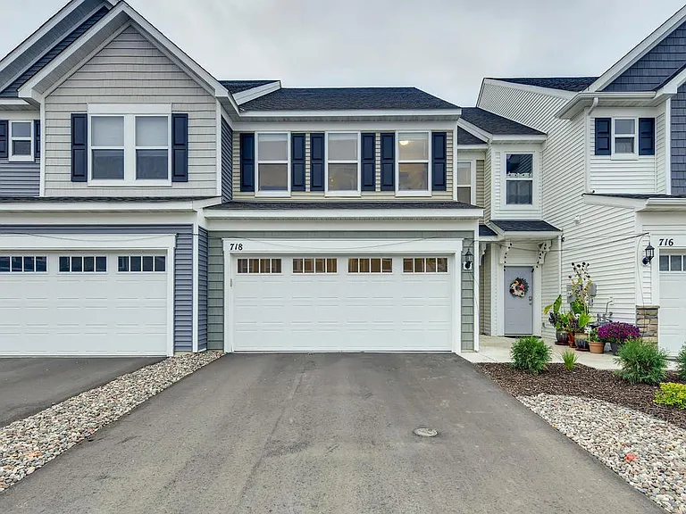 718 Maggie Way — Photo 1