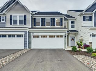 718 Maggie Way, Chanhassen, MN 55317