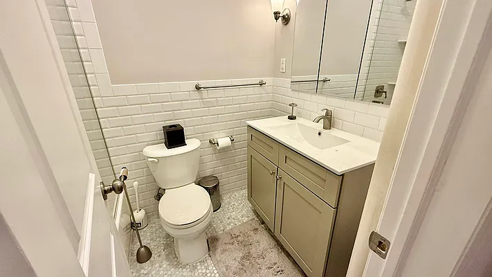 Rented by HOLTON REAL ESTATE INC. | media 21