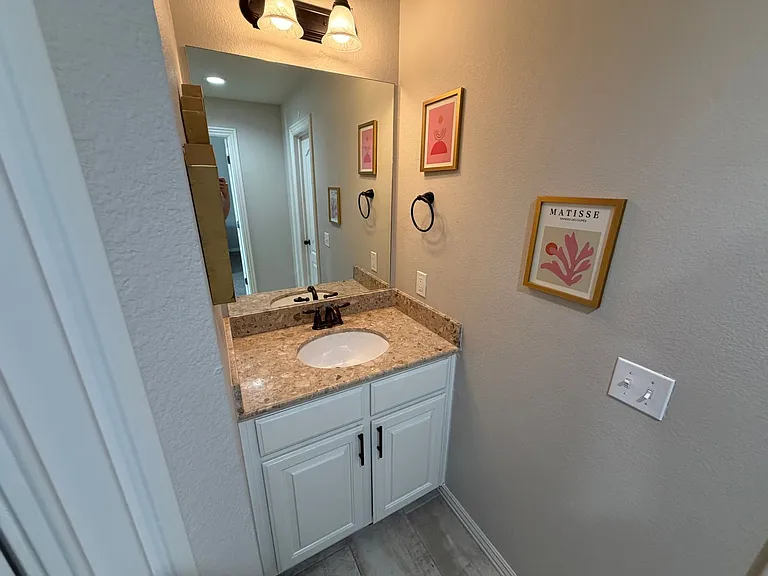 561 N Rupple Rd — Photo 12
