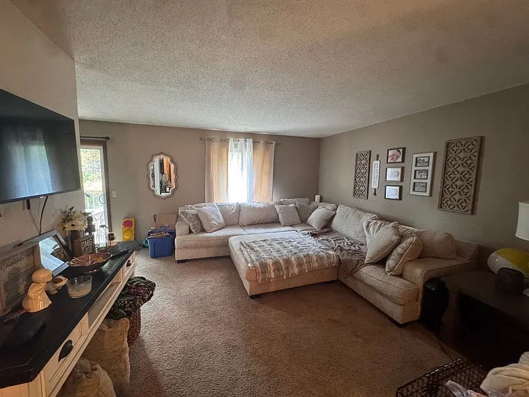 1097 Regency Dr — Photo 5