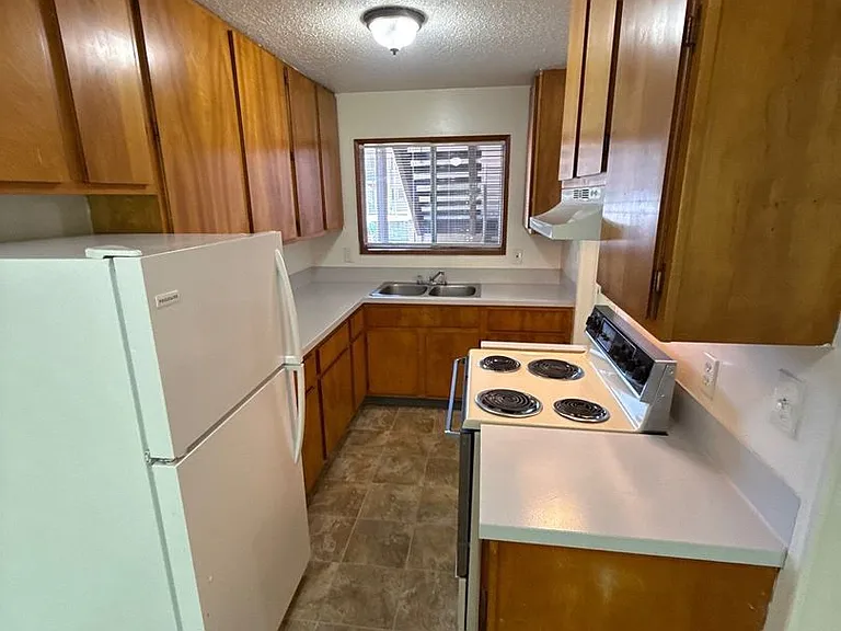 528 SW Levens St #8 — Photo 6