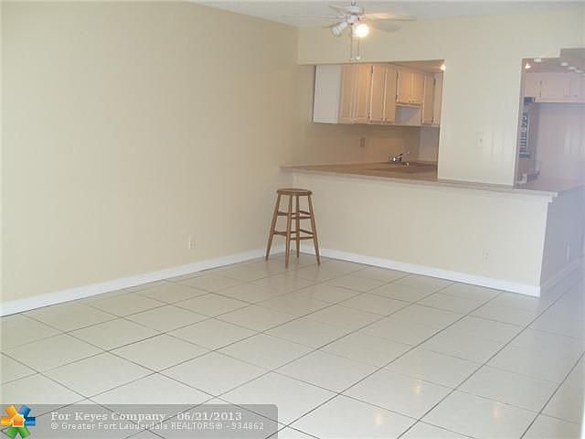 1st image of 2751 Taft St APT 102