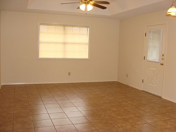 3rd image of 122F Bonita St