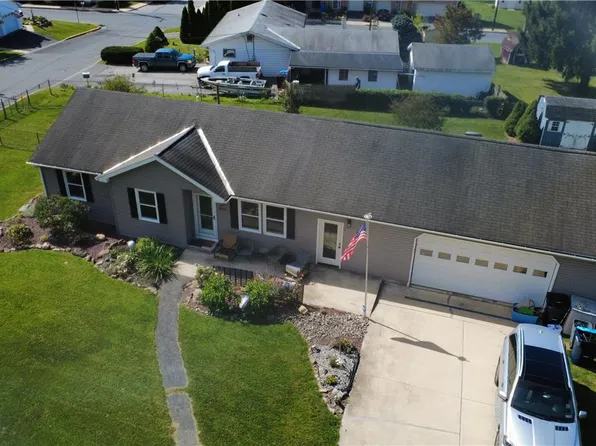 646 Lehigh Gap St, Walnutport, PA 18088