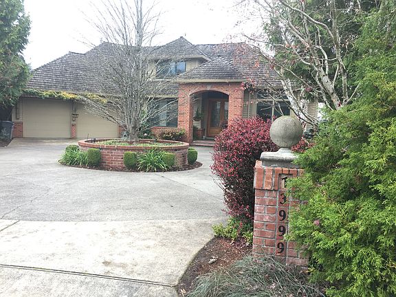 Front, round driveway