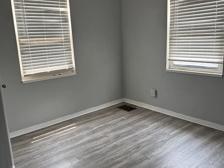 112 Burton Ln E — Photo 10