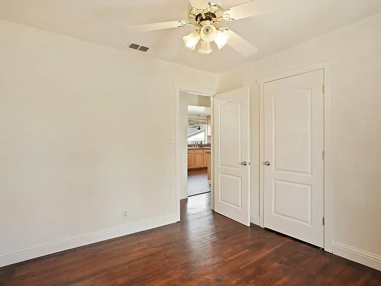 451 Marengo Ave — Photo 14