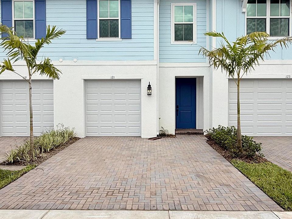 1st image of 121 SE Birch Terrace
