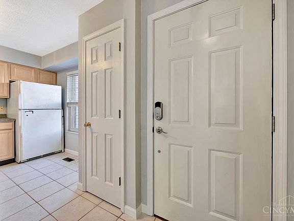4th image of 3306 Spruce Ln