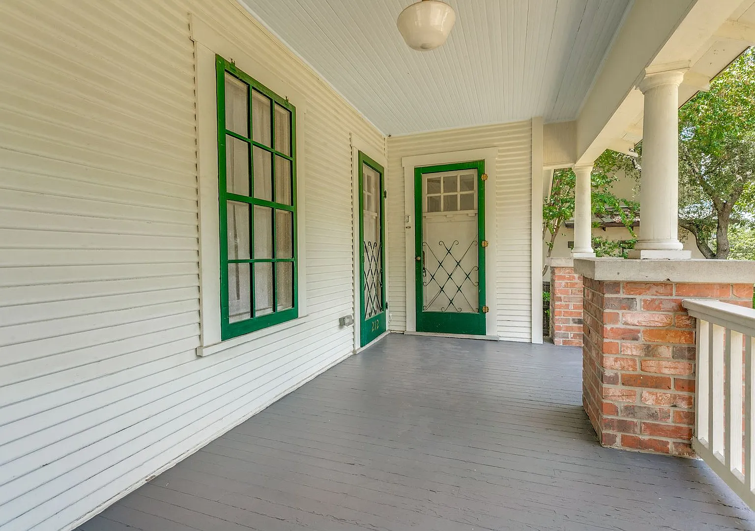 4-Bedroom In Alamo Heights — Photo 3