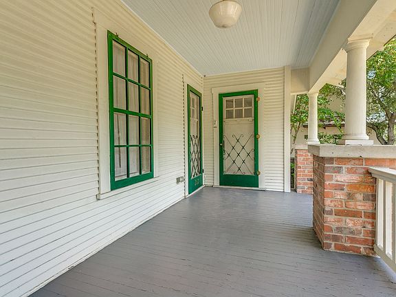 3rd image of 212 Chichester Pl