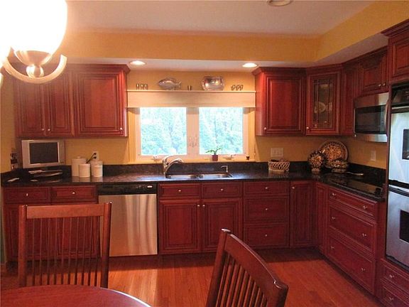 3rd image of 15 Naramore Dr