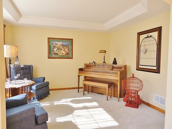 3rd image of 503 E Thornwood Dr