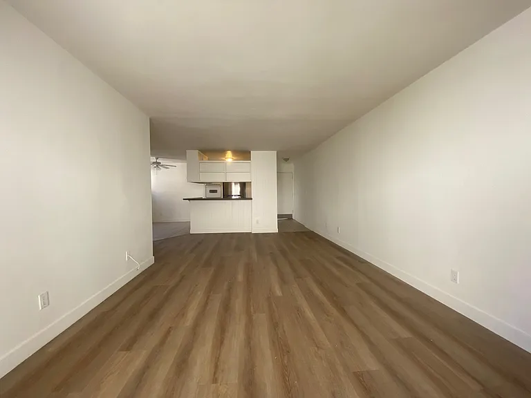 11920 Mayfield Ave #16 — Photo 2