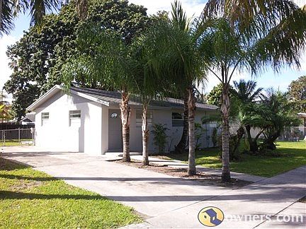 view East side of home w/ Driveway
