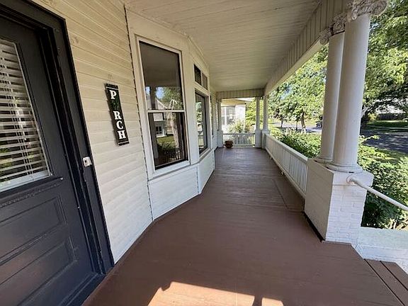 3rd image of 1600 W Callender Ave