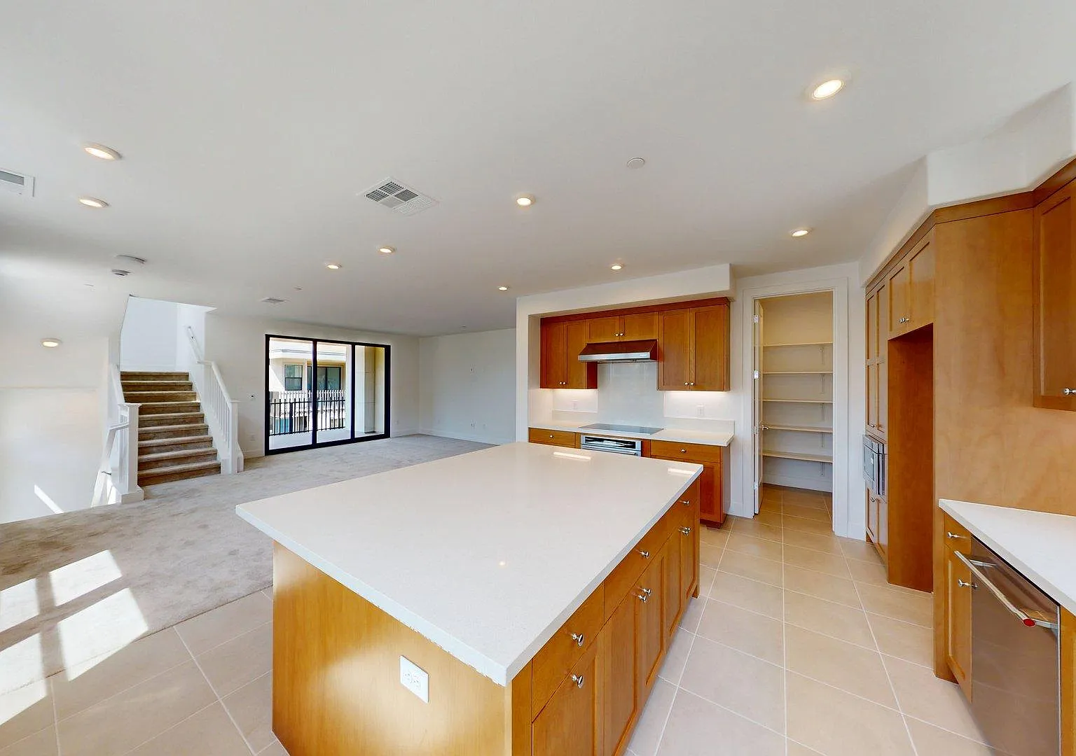 3 bed, 2.5 bath, 1971 sqft, $5,300 — Photo 3