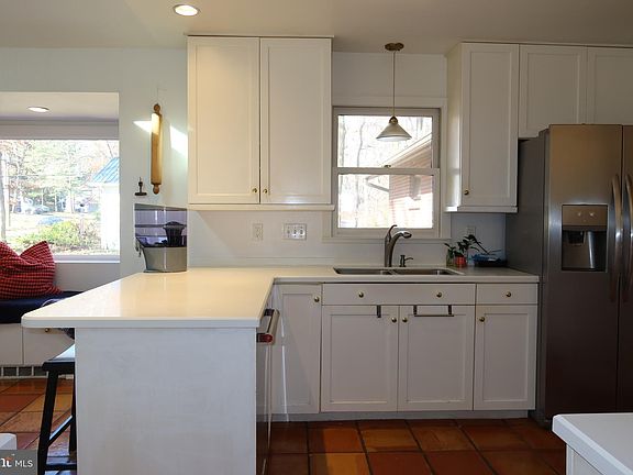 5th image of 649 Wiltshire Dr