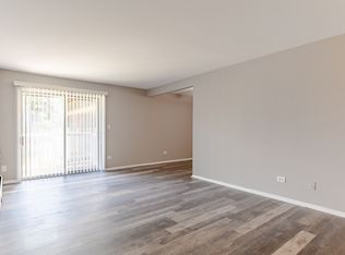 912 Ridge Sq, Elk Grove Village, IL 60007