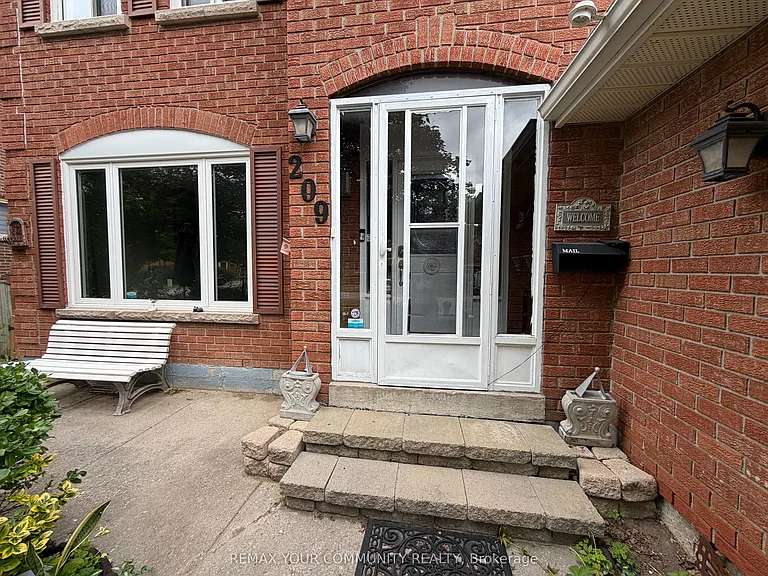 209 Yorkshire Dr — Photo 5
