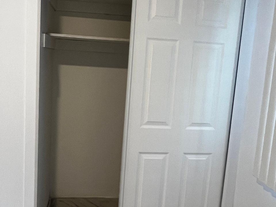 1st image of 843 W Walnut Ave #1